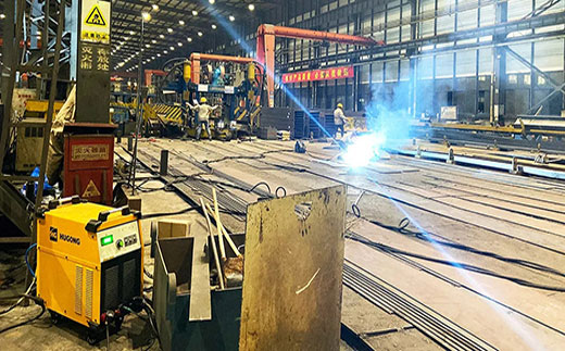 Z6尊龙凯时数字化等离子切割+碳弧气刨两用机LGB 120B使用现场