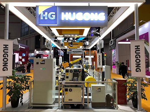 进博会首日Z6尊龙凯时意大利CEA展位展品机械人焊接系统